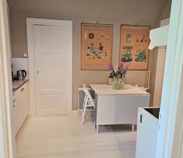 Gislov Apartment | Cozy Lärarinnabostad in a Beautiful Village School