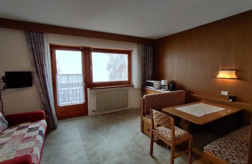 Obereggen Apartment | Top-Rated Lärchenheim: Pet & Child Friendly Retreat