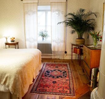 Molnbo Bed & Breakfast | Inviting Långbro Gård in Mölnbo: Top-Rated with Hot Tub