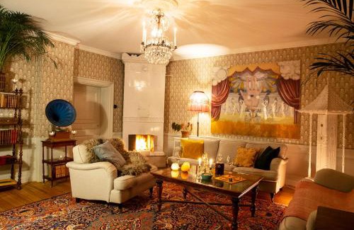 Molnbo Bed & Breakfast | Inviting Långbro Gård in Mölnbo: Top-Rated with Hot Tub