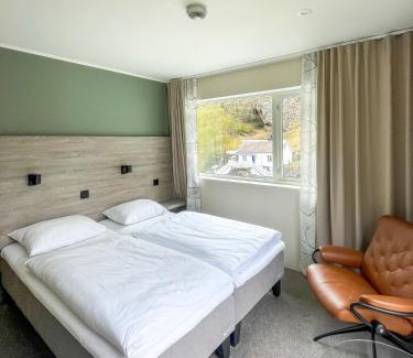 Laerdal Hotel | Discover Lærdal Hotel: Pet Friendly with Ocean Views