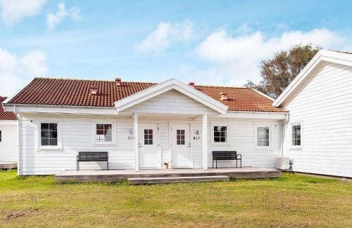 Læsø House | Family-Friendly 3-Person Holiday Park Home in L S