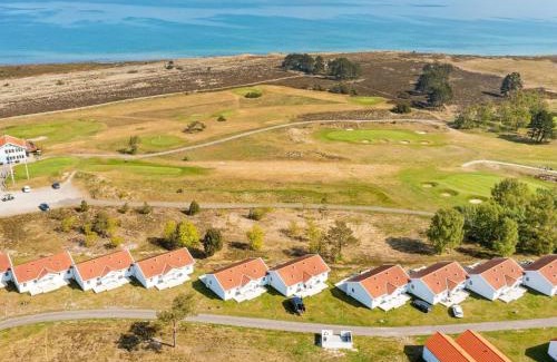 Læsø House | Family-Friendly 3-Person Holiday Park Home in L S