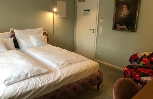 Schrobenhausen Hotel | Family-Friendly Lèvres Hotel: Guest Rated 9.5/10