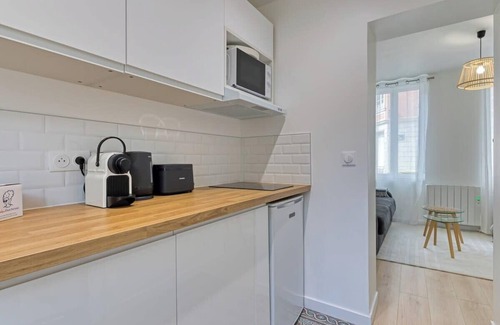 Gare-Jouvenet Apartment | Léandre, studio entièrement rénové avec extérieur