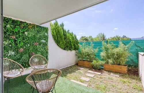 Noisy-le-Grand Apartment | Enchanting L'éclat Verdoyant de Noisy - Family-Friendly Escape