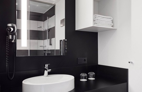 Bielefeld Hotel | Discover LÉGÈRE EXPRESS Bielefeld with Pool & Breakfast