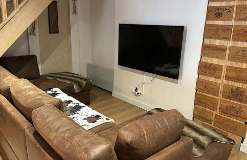 L'Hospitalet-pres-l'Andorre House | Discover Légendes d'automne: Family-Friendly Retreat
