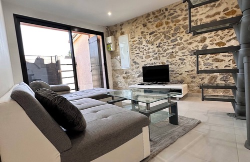 Fourques Apartment | Experience Comfort at Lélégance de la Pierre Hotel