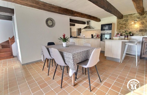 Plumeliau House | Explore Léontine: Family-Friendly Stay in Plumeliau