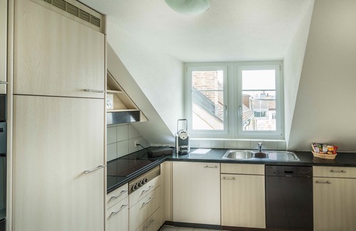 Old Town Apartment | Cozy Löwenplatz Apartment near Station with Top Amenities