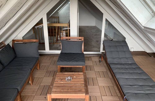 Old Town Apartment | Cozy Löwenplatz Apartment near Station with Top Amenities