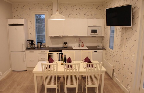 Tiainen Apartment | Ocean View Retreat at Löydön Kartano - Spa & Breakfast Included