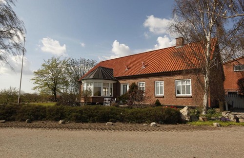 Outrup Apartment | Cozy Løftgård Bed and Bath: Pet Friendly with Breakfast