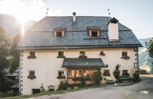 Badia Apartment | Unforgettable Stay at Lüch Colz - Rated 10/10, Family Friendly