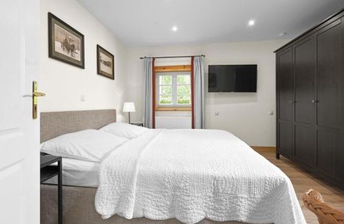 Luedersburg Apartment | Family-Friendly Stay at Lüdersburger Strasse 15e