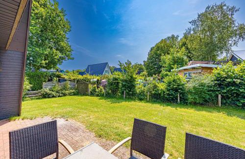 Damp House | Charming Lütt Hus: Oceanfront Retreat Near the Beach