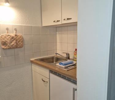 Norderhafen Apartment | Inviting Lütt Moor: Oceanfront Spa & Family-Friendly Retreat
