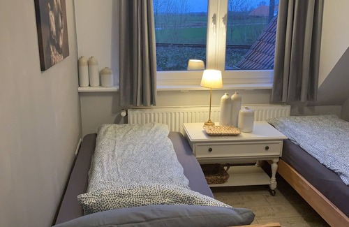 Harsweg House | Cozy Lüttes Huus: Pet-Friendly Retreat Near Emder Forest