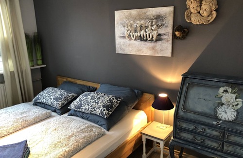 Harsweg House | Cozy Lüttes Huus: Pet-Friendly Retreat Near Emder Forest