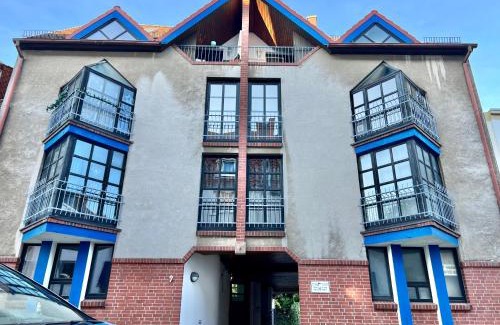 Klushof Apartment | Cozy Lüttje Bude with Private Parking & Family-Friendly Perks