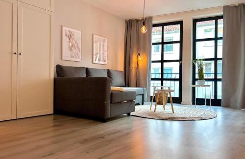 Klushof Apartment | Cozy Lüttje Bude with Private Parking & Family-Friendly Perks
