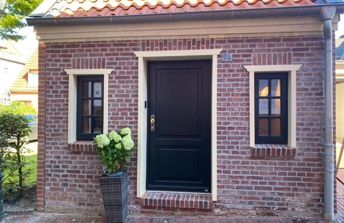 Emden House | Guest Rated 9.5: Discover Lüttje Huus Emden Today