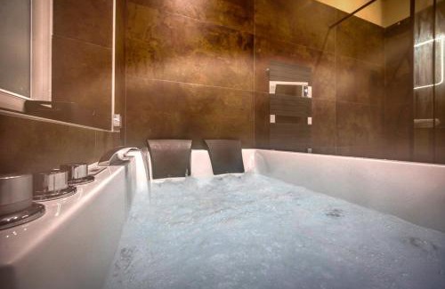 Quartier Chorier-Berriat Apartment | L'Âme Étoilée - Love Room avec Balnéo & Sauna