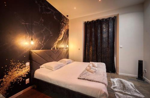 Quartier Chorier-Berriat Apartment | L'Âme Étoilée - Love Room avec Balnéo & Sauna