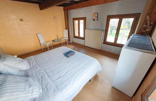 Plaisance-du-Touch Apartment | Discover Authentic Getaway with Veranda and BBQ Amenities