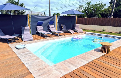 Hure House | Relaxing Loft Retreat with Private Jacuzzi & Spa Access