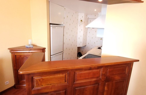 Le Croisic Apartment | Relax at L'échappée marine with Spa and Family-Friendly Amenities
