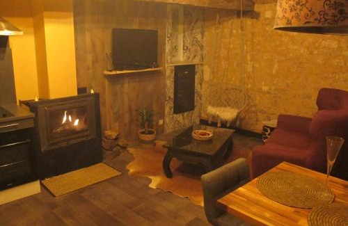 Bourg-sur-Gironde Hotel | Inviting Stay at L'écrin de Dounia with Hot Tub & Breakfast