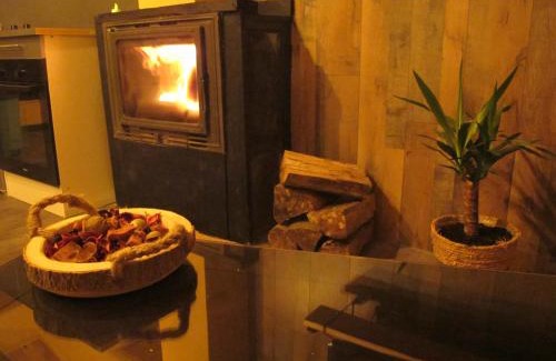 Bourg-sur-Gironde Hotel | Inviting Stay at L'écrin de Dounia with Hot Tub & Breakfast
