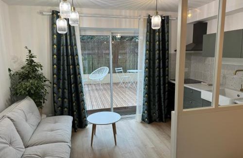 Chaponost Apartment | Cozy L'Écrin de Marie-Lou Studio - Family-Friendly Retreat