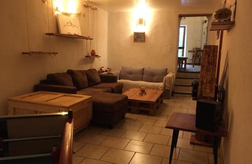 Corps House | Cozy L’Écrin: Child-Friendly Retreat with Top Guest Ratings