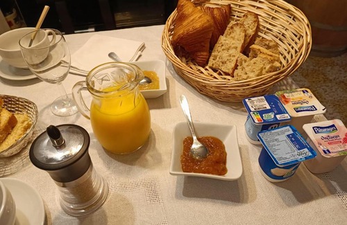 Lacroisille Bed & Breakfast | Discover L'écrin: Oceanfront Retreat with Pool & High Ratings