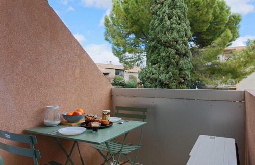 Alco Apartment | Relaxing Ocean View Studio with Wifi and Beach Access