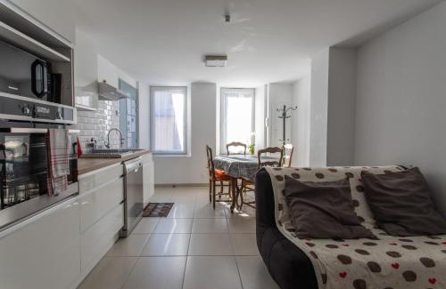 Embrun Apartment | Cozy L'écureuil - Family-Friendly Retreat in Embrun