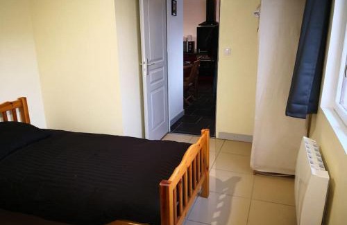 Chanceaux-sur-Choisille Apartment | Family-Friendly Retreat at L'écurie for Memorable Getaways