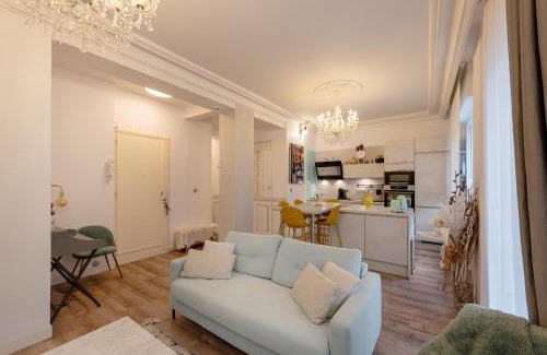 Saint-Georges Apartment | Elegant Toulouse Getaway with Garage for Family Comfort