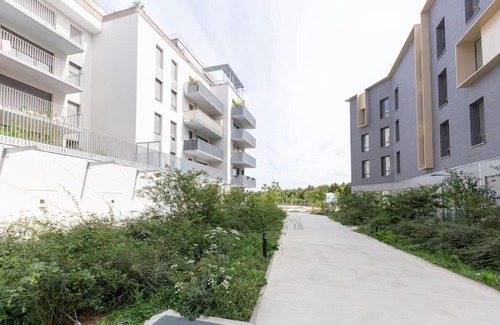 Guyancourt Apartment | Elegant T2 Near Versailles & Paris - Guest Rated 9.2/10