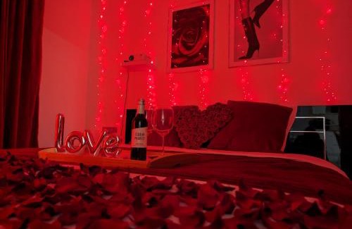Chamalieres Apartment | Romantic Retreat at L'émeraude with Hot Tub & Wifi