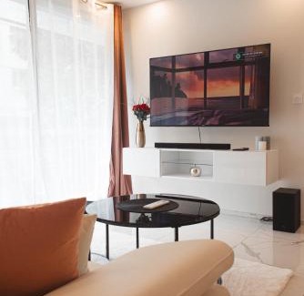 Chamalieres Apartment | Romantic Retreat at L'émeraude with Hot Tub & Wifi