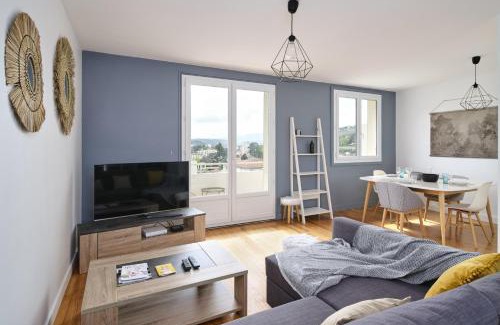 Centre Ville Apartment | Elegant T3 with Scenic Views Near City Center & Train