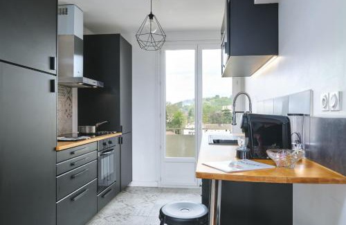 Centre Ville Apartment | Elegant T3 with Scenic Views Near City Center & Train