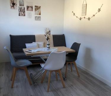 Vernon Apartment | Cozy Cocon: Parking, Terrace & WIFI in Vernon Giverny