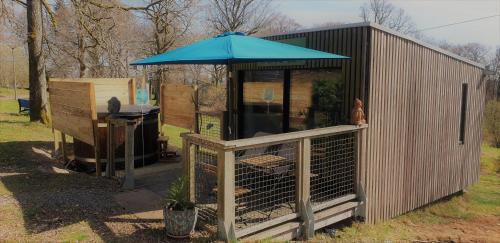 Noues de Sienne Cabin | Experience L'étape en forêt: Pet-Friendly Retreat with Spa