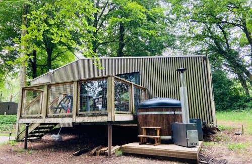 Noues de Sienne Cabin | Experience L'étape en forêt: Pet-Friendly Retreat with Spa