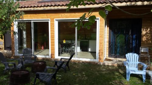Cabries Bed & Breakfast | Discover L'étape Provencale: Pet-Friendly with Ocean Views